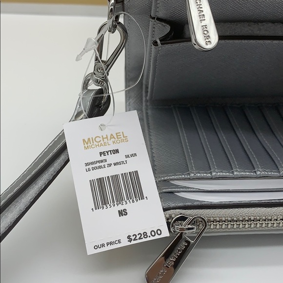 MICHAEL KORS PEYTON LG DOUBLE ZIP WRISTLET SILVER - Picture 16 of 16